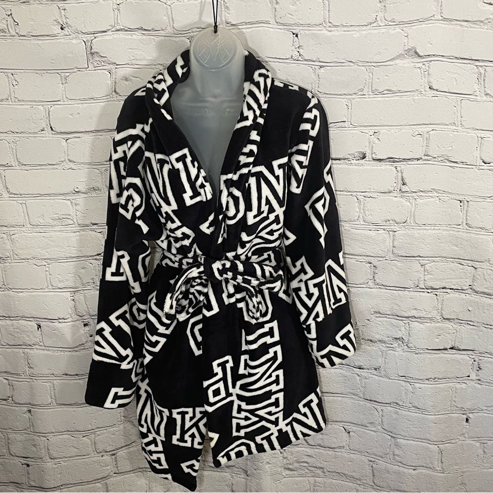 Women’s Victoria Secret Size Small/Medium Black/White Robe